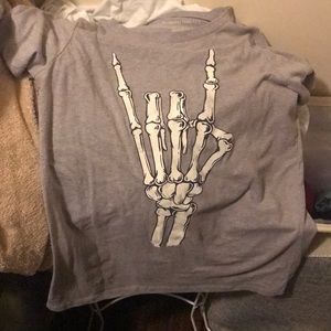 Gray T-Shirt with Skeleton 🤘